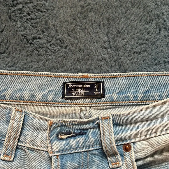 Abercrombie & Fitch High Rise Shorts - Picture 2 of 3